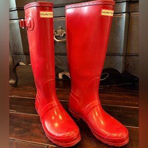 Women’s tall HUNTER red gloss rain boots